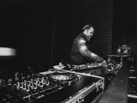 DJ