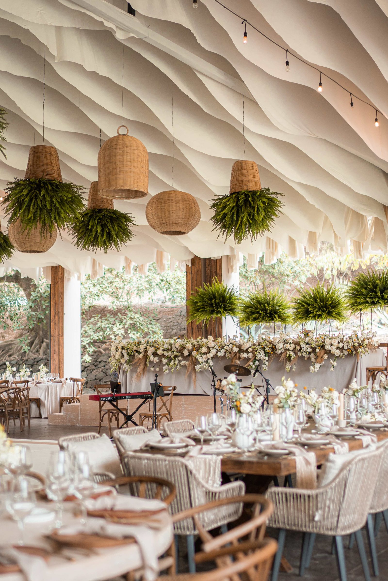 Venta Al Por Mayor De Decoración De Boda En Burdeos Y Oro Para Una